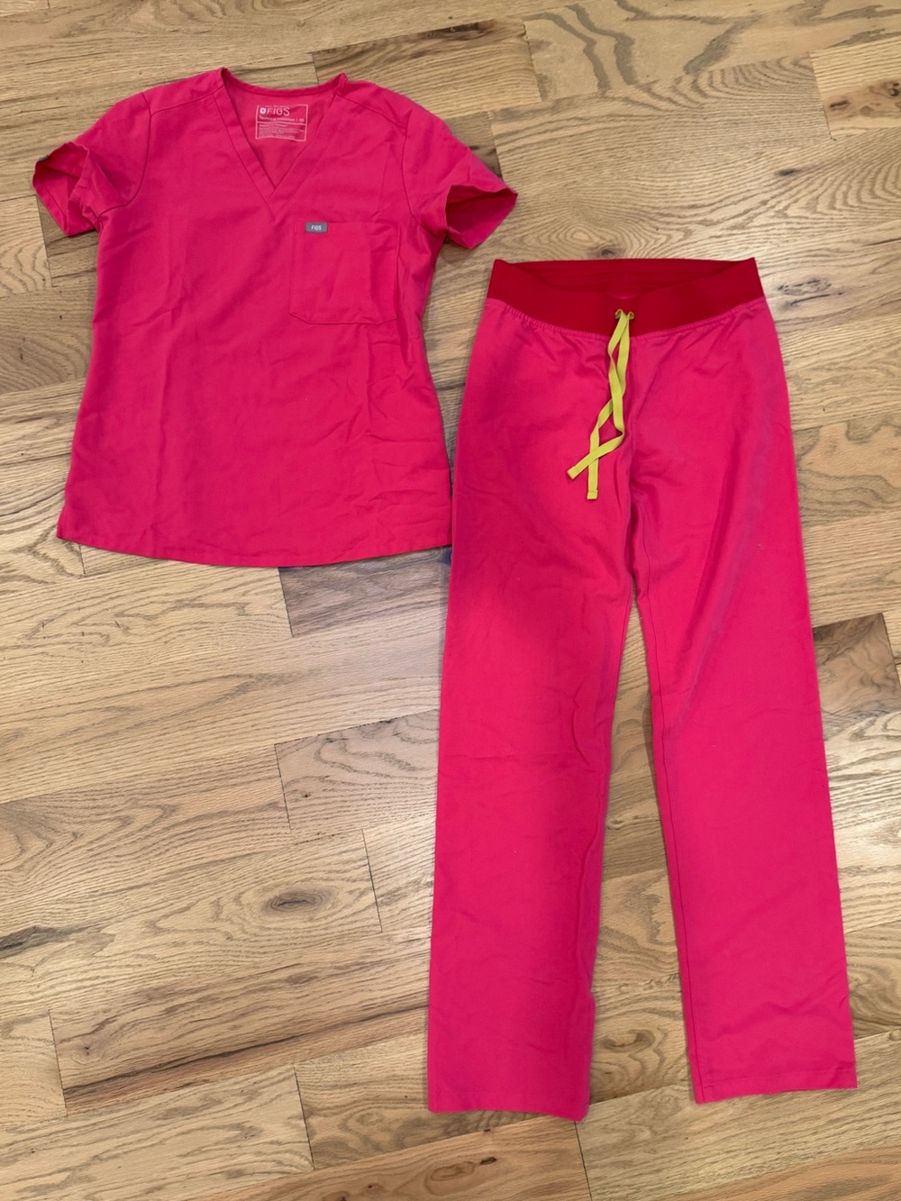 Figs Women’s Shocking Pink Scrub Set Sz XS/XS-T